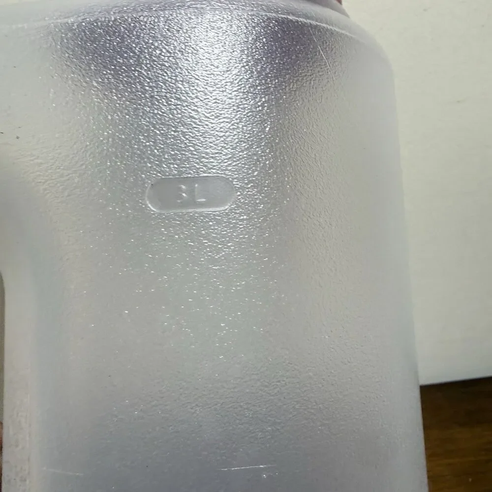 Rubbermaid One Gallon Mixer Mate Drink Pitcher With Red Flip Top Lid